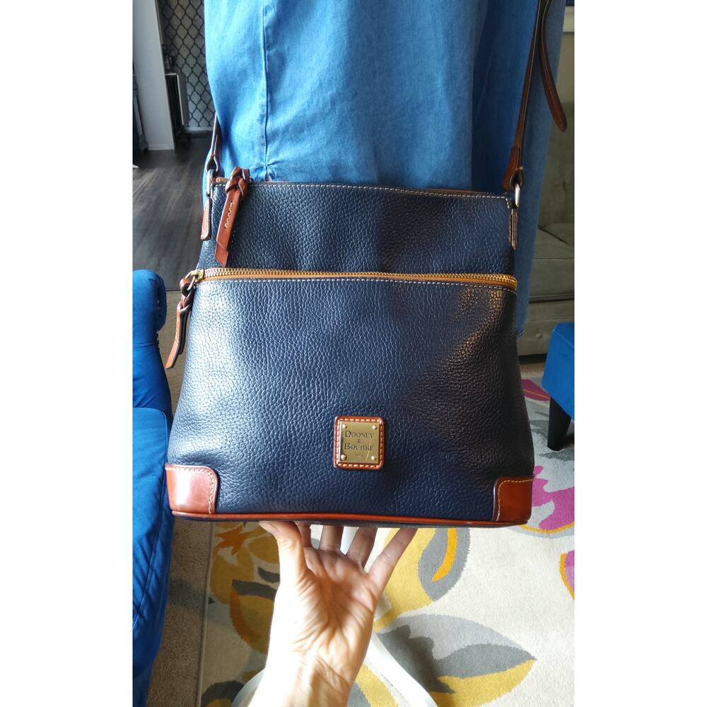 Dooney & Bourke Pebbled Grain leather Crossbody handbag navy/brown old money  - Picture 10 of 13